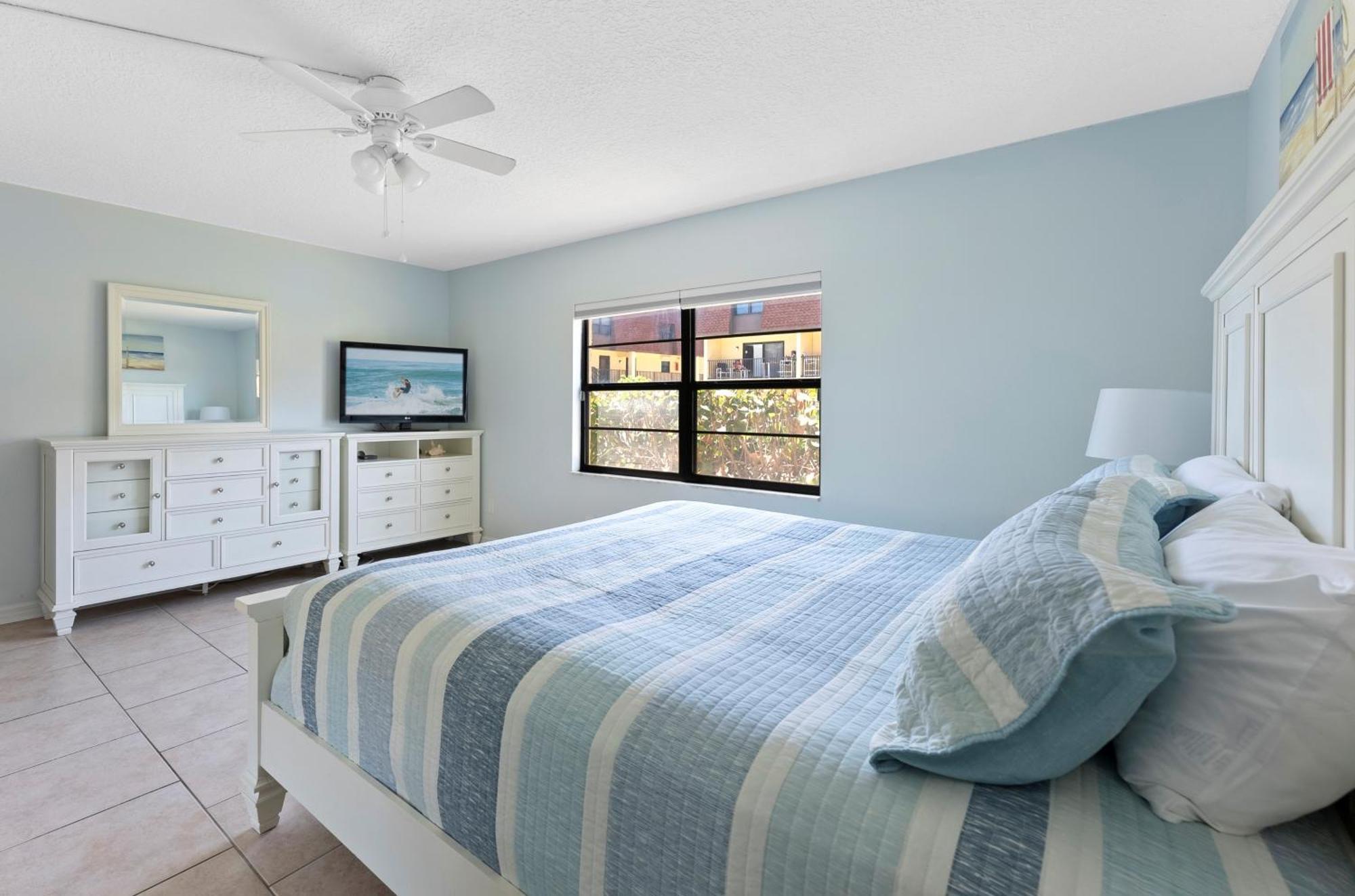 Cocoa Beach Club Room photo
